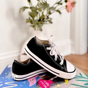 Converse toddler unisex slightly used